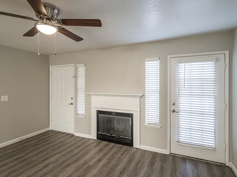 Cottonwood Grove Apartments — Photo 3