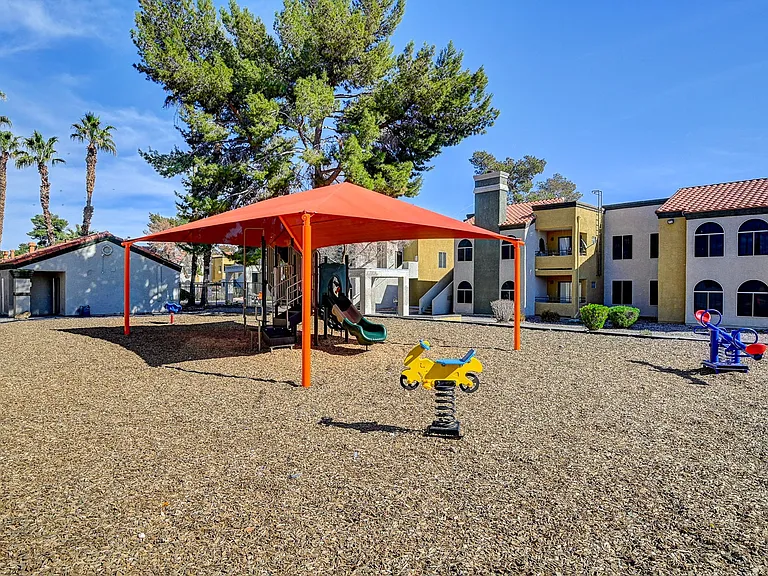 Desert Vistas Apartments — Photo 20