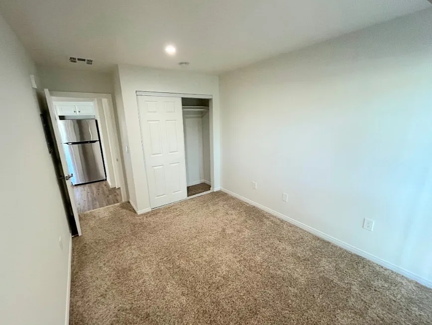 5051 Whitsett Ave — Photo 3