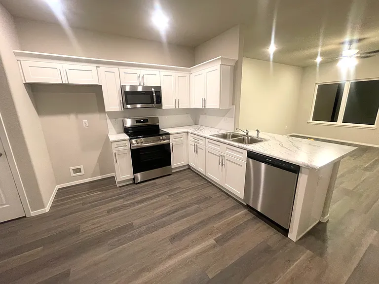 2825 W Obsidian St — Photo 7