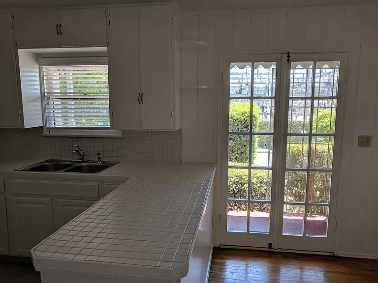 5538 Riley St — Photo 2