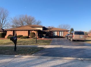 18240 De Jong Ln, Lansing, IL 60438