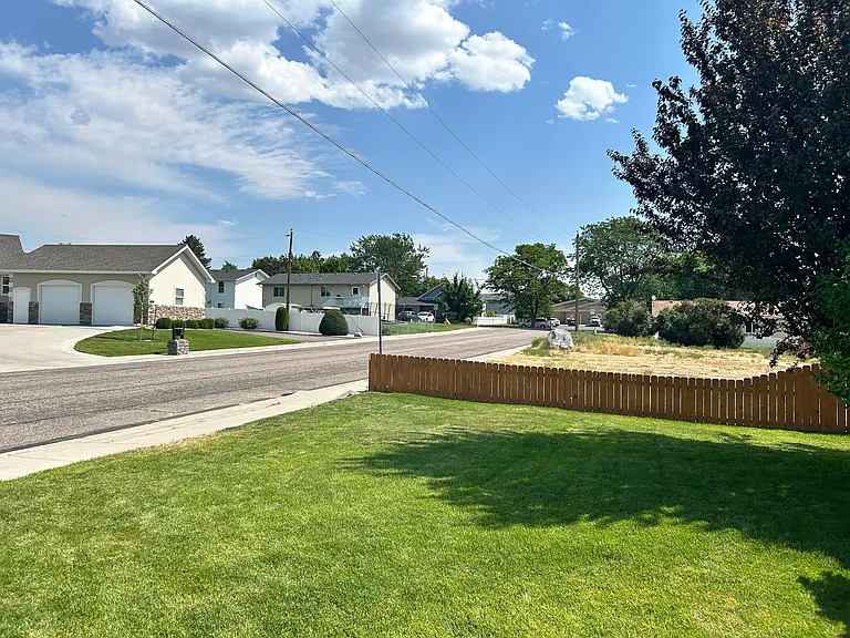 1953 Shetland Ave — Photo 13