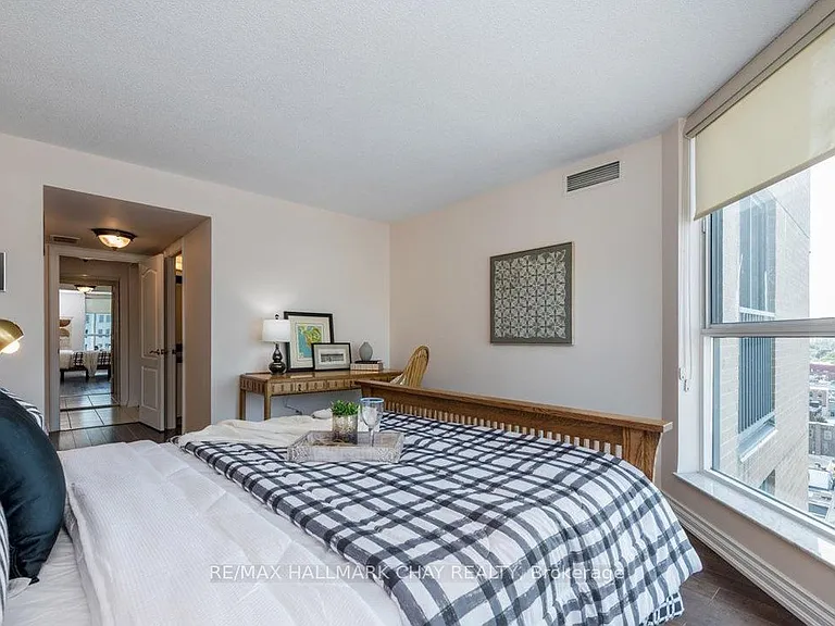 140 Dunlop St E #1202 — Photo 11
