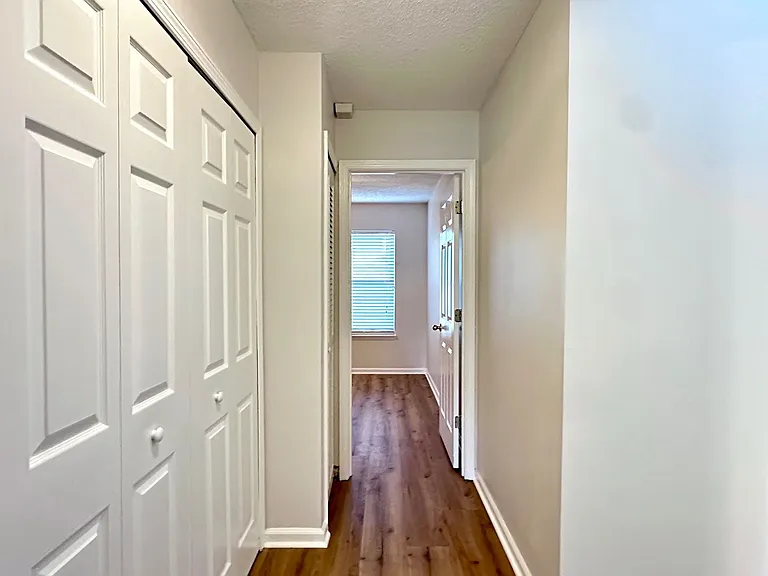 1803 Canterbury Ln — Photo 23