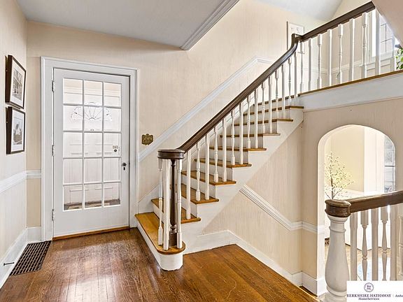 5th image of 301 S 52nd St