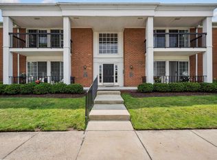1042 Woodbridge St, Saint Clair Shores, MI 48080