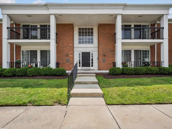 1042 Woodbridge St, Saint Clair Shores, MI 48080