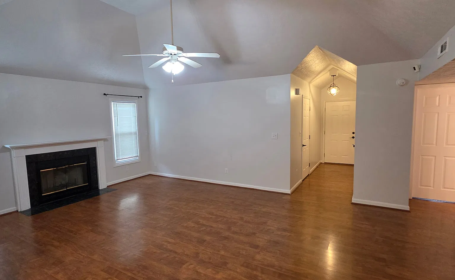 3 bed, 1400 sqft, $1,900 — Photo 4
