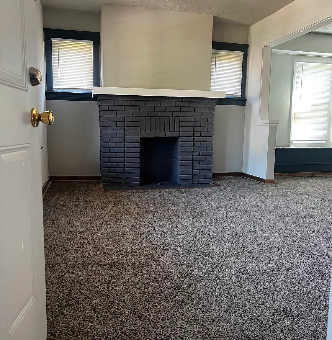 2 bed, 1.0 bath, 2749 sqft, $1,200 — Photo 2