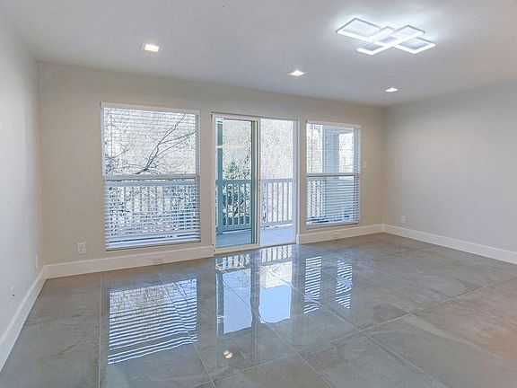 4th image of 1818 S Lakeshore Blvd APT 11