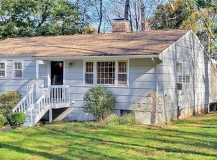 7 Read Pl, Wilton, CT 06897