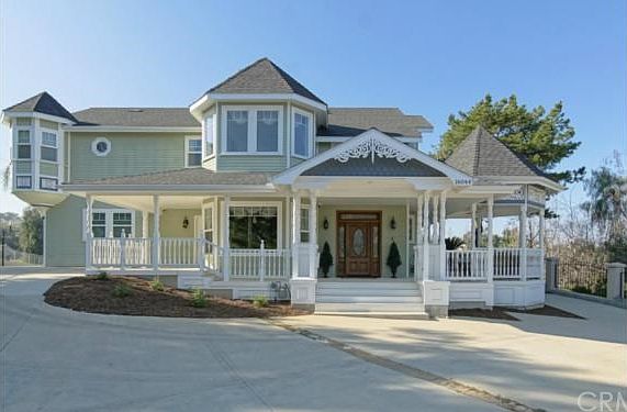 1st image of 16044 Medlar Ln