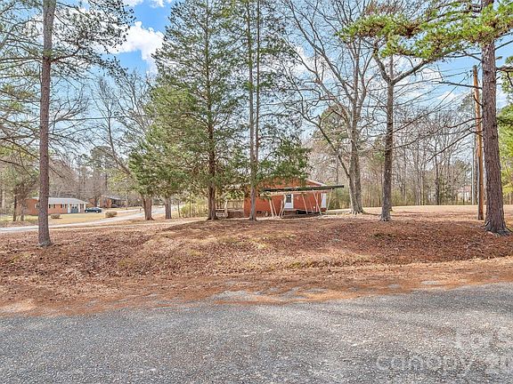 4th image of 3489 Oakridge Rd