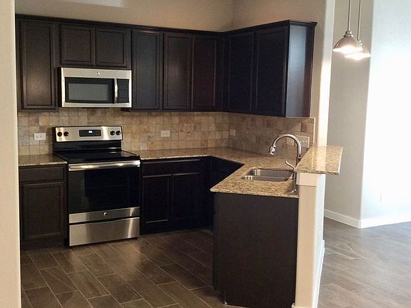 3rd image of 225 Hidden Springs Dr