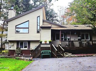7531 Crestview Dr, Tobyhanna, PA 18466