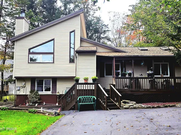 7531 Crestview Dr, Tobyhanna, PA 18466