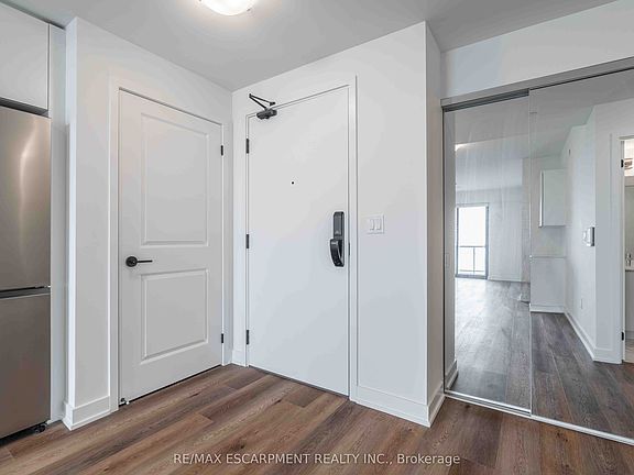 5th image of 2075 Lakeshore Rd #707