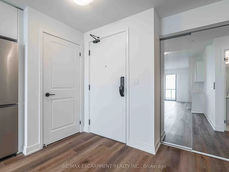 2075 Lakeshore Rd #707 — Photo 5