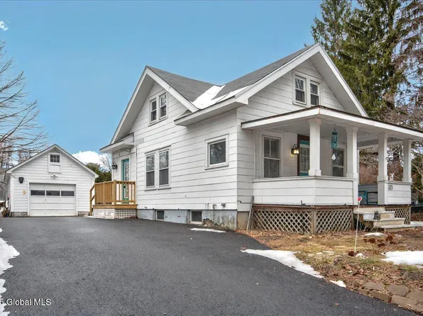 321 Kingsley Rd, Burnt Hills, NY 12027