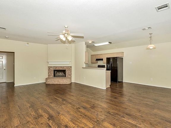 3rd image of 301 Wooded Way