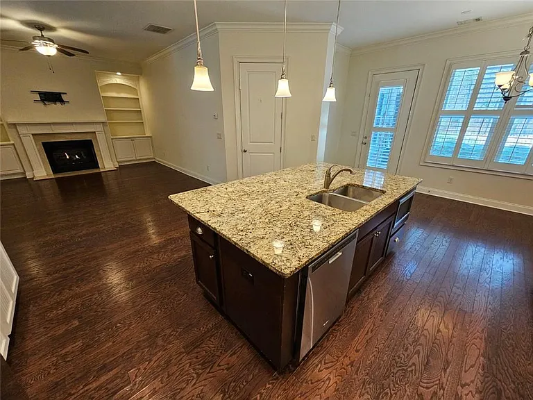 2104 McFarlin Ln — Photo 7