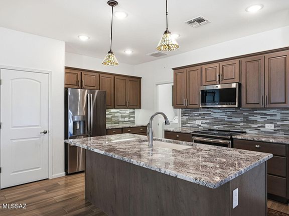 3rd image of 1119 N Echo Ranch Dr