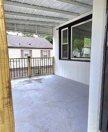 4th image of 982 Hammel St