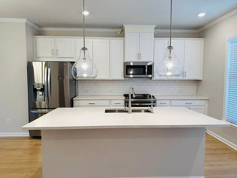 3716 Davis Cir — Photo 3