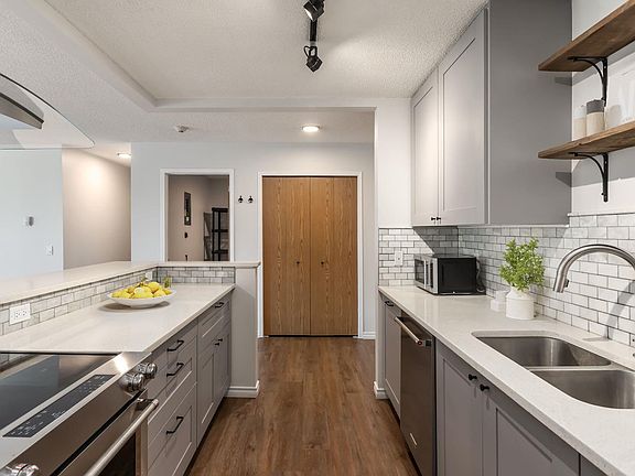 4th image of 2211 29th St SW #306