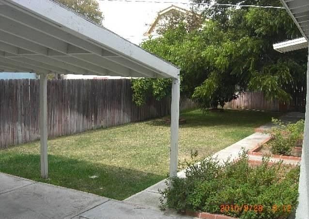 2nd image of 605 W 99th St