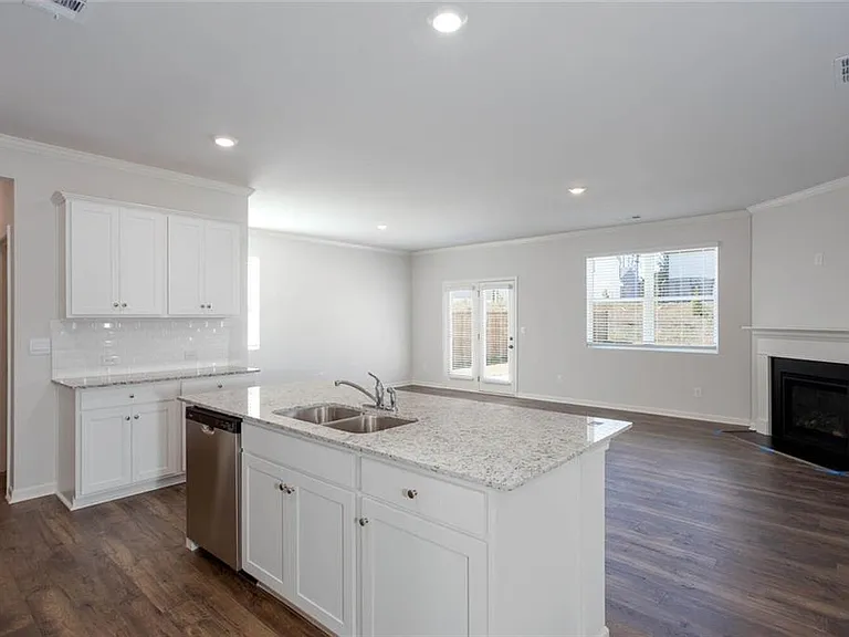61 Grove Springs Ct — Photo 5