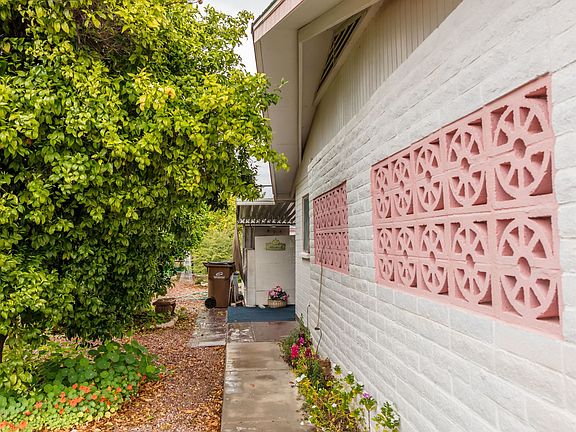 2nd image of 5652 E Cicero St