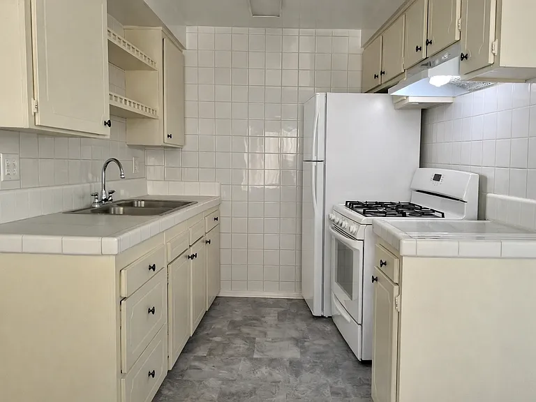 4047 W 136th St #0 — Photo 16