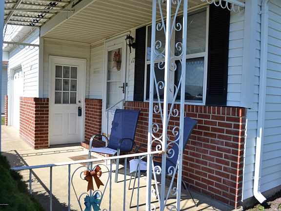 3rd image of 17 Pine Valley Dr