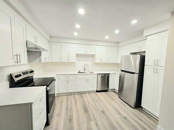 3rd image of 2101 Vine St #211