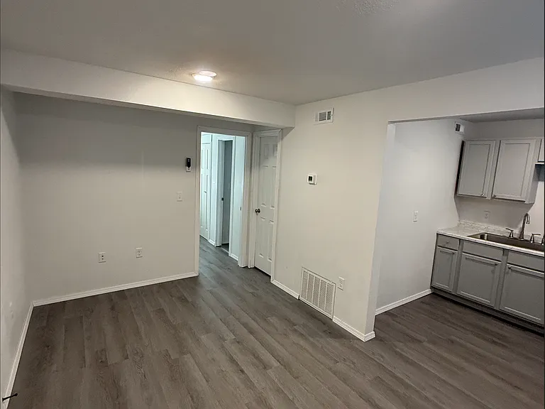323 Seward Ave #3 — Photo 10