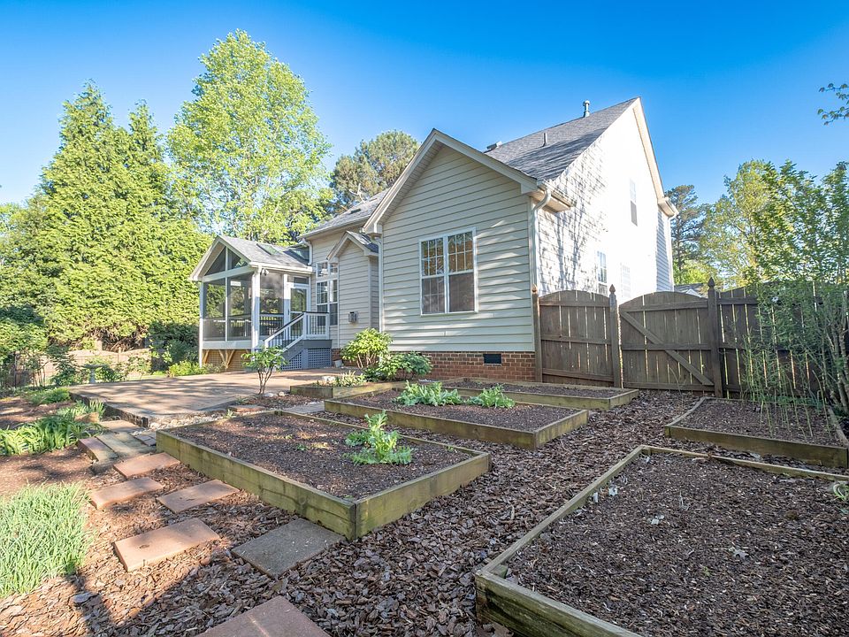 2nd image of 906 Ingram Ct