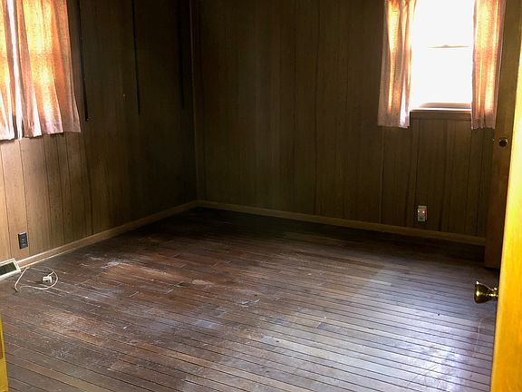 3rd image of 1203 Wick Ave