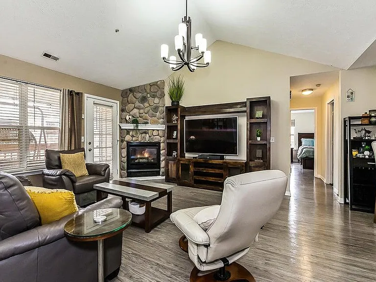 1550 Oakfield Dr — Photo 10