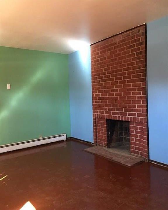 2nd image of 546 S Park Dr