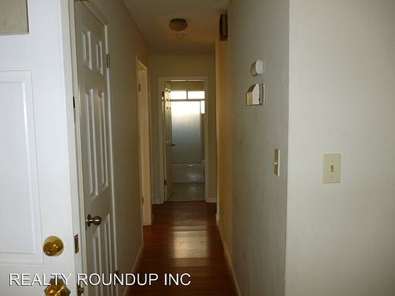 4th image of 8127 Valley Green Dr
