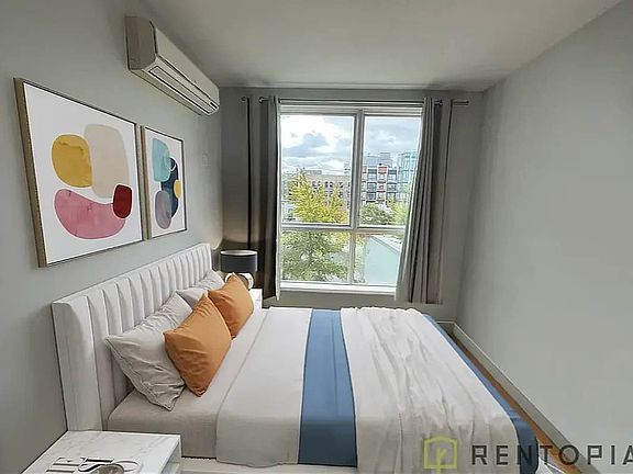 3rd image of 431 Grand St #512