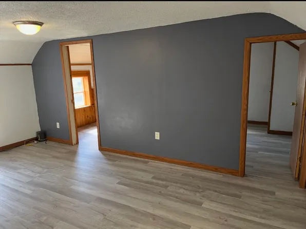 115 1/2 Chestnut St, Munising, MI 49862