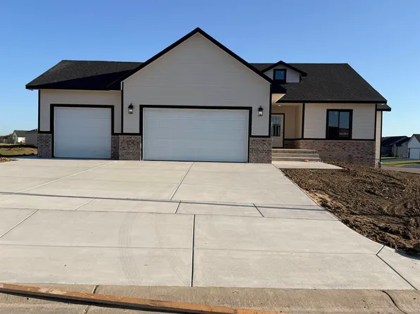 2153 S Chateau Ct, Wichita, KS 67207