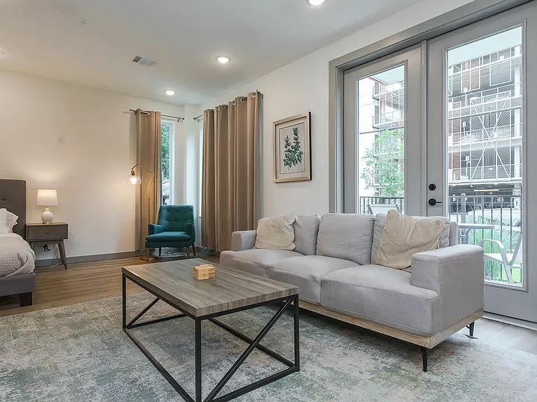 4001 Roseland Ave — Photo 50