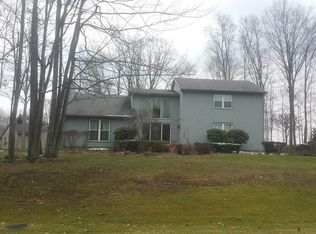 2672 Oak Forest Dr, Niles, OH 44446