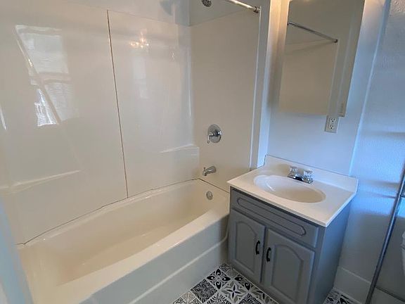 5th image of 301 Elliott Ave APT 2
