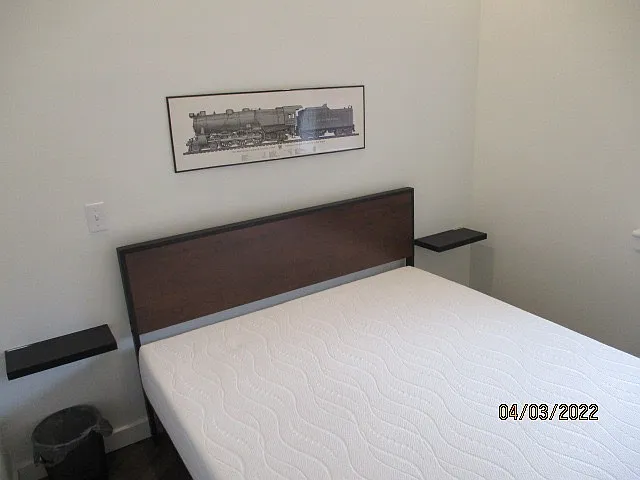 818 12th St #202 — Photo 10