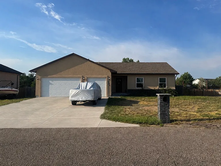 102 E Arvada Dr — Photo 3
